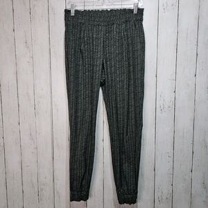 Athleta Women's Aliso Lightweight Green Chevron Pattern Jogger Pants Size 2